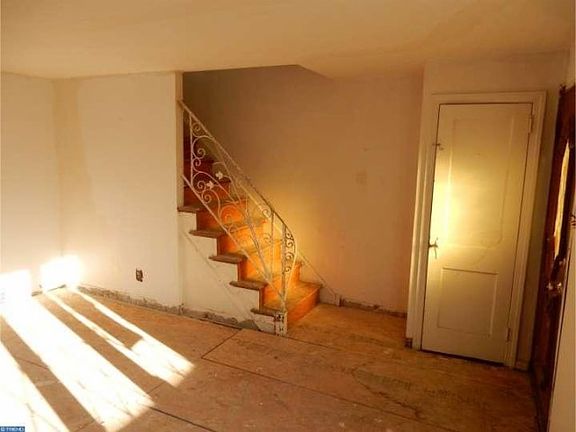 3rd image of 3912 Lawndale St