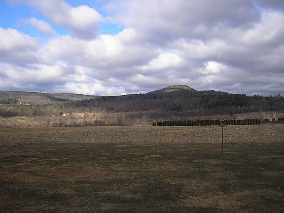 5th image of 122 Sunset Dr