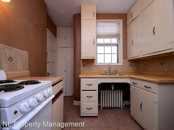 3rd image of 3313 Cuming St APT 4