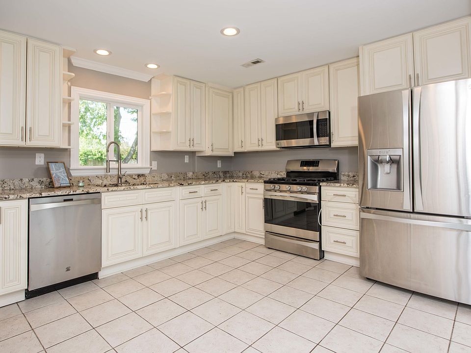 1st image of 200 Marian Dr