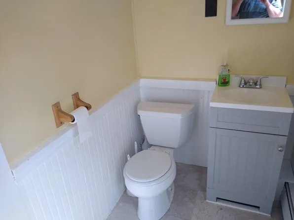 5 Elm St #B, Pittsfield, NH 03263