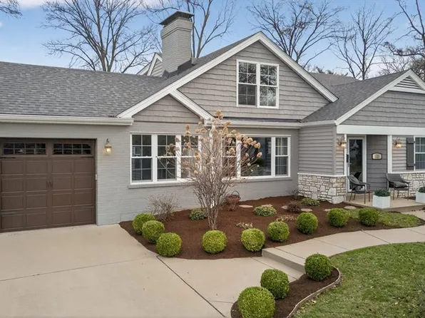 323 Camellia Dr, Saint Louis, MO 63119