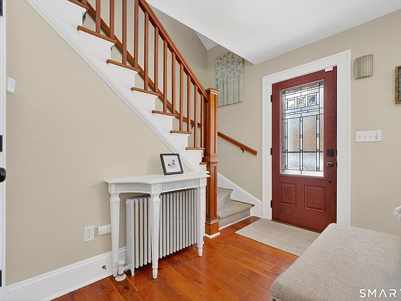 3rd image of 22 Driftway Road