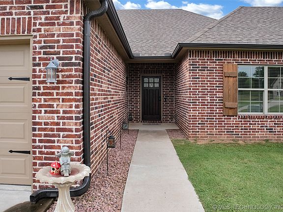 3rd image of 21979 Woodland Ct