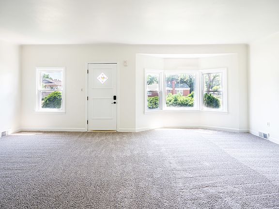 3rd image of 4042 Oak Park Ave