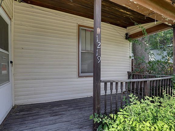 3rd image of 1219 Lind St
