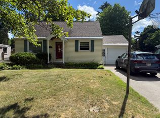 7232 Willow Rd, North Syracuse, NY 13212