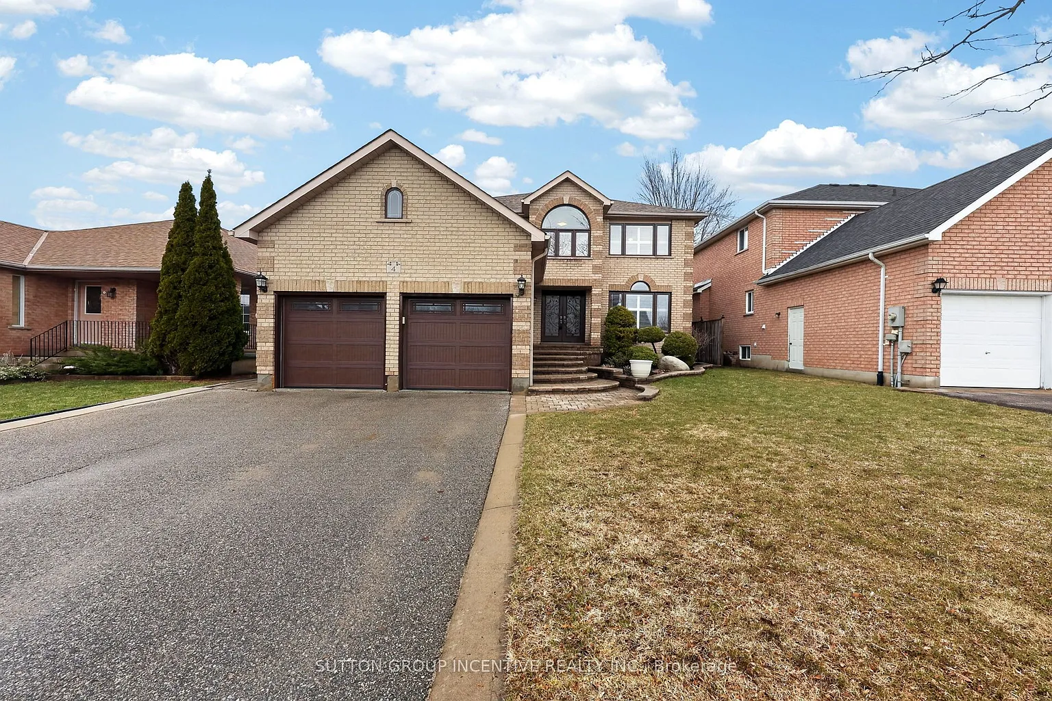 4 Chantal St photo 1