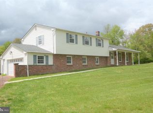 1436 E Lamplighter Ln, North Wales, PA 19454