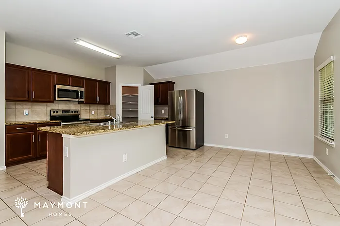 1321 Basswood Ln — Photo 3