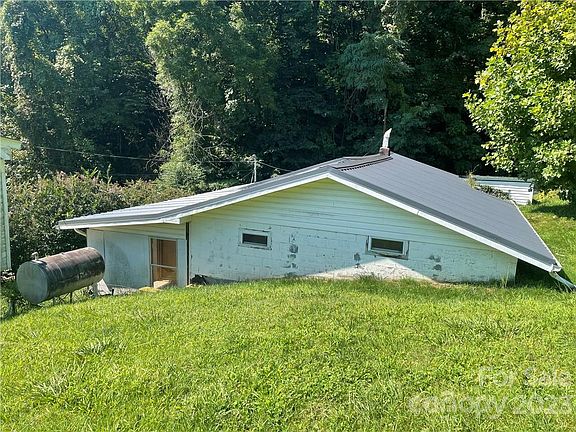 3rd image of 12 Lauren Dr