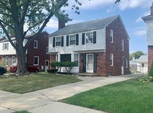 1906 Van Antwerp St, Grosse Pointe Woods, MI 48236