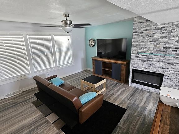 3rd image of 3725 S Granby Way