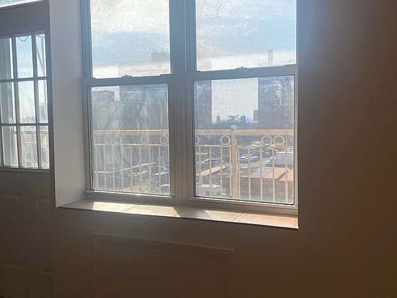 2nd image of 3040 W 22nd St APT 4B