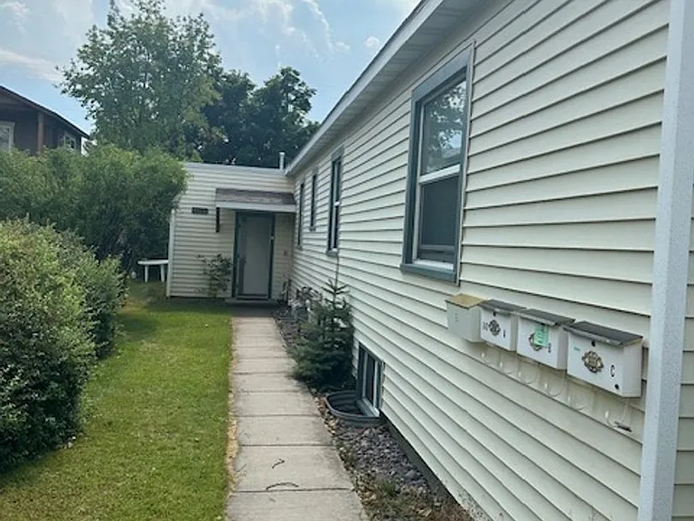 840 Rollins St — Photo 4