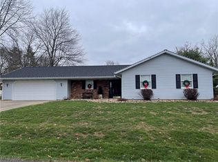 3230 Field Dr, Zanesville, OH 43701