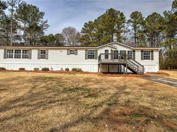 62 W Lakeview Dr, Temple, GA 30179