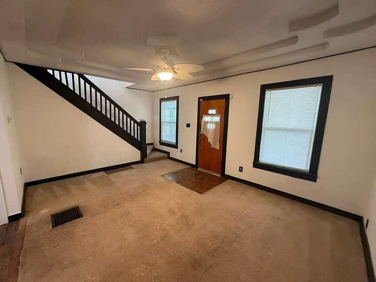 451 E Pearl St — Photo 7