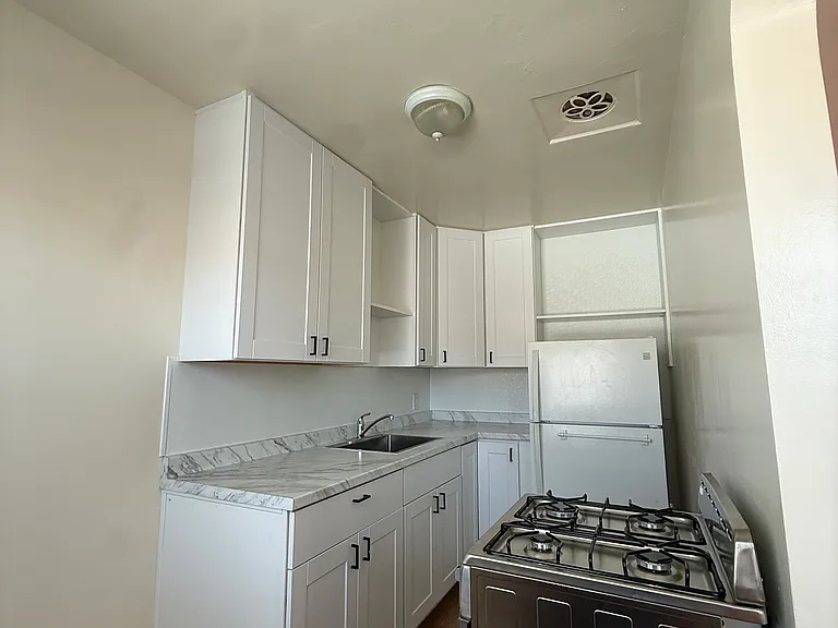 405 W El Camino St #B — Photo 3