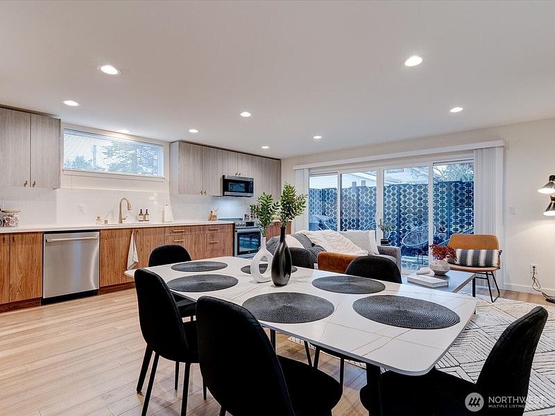 5th image of 7507 Latona Avenue NE