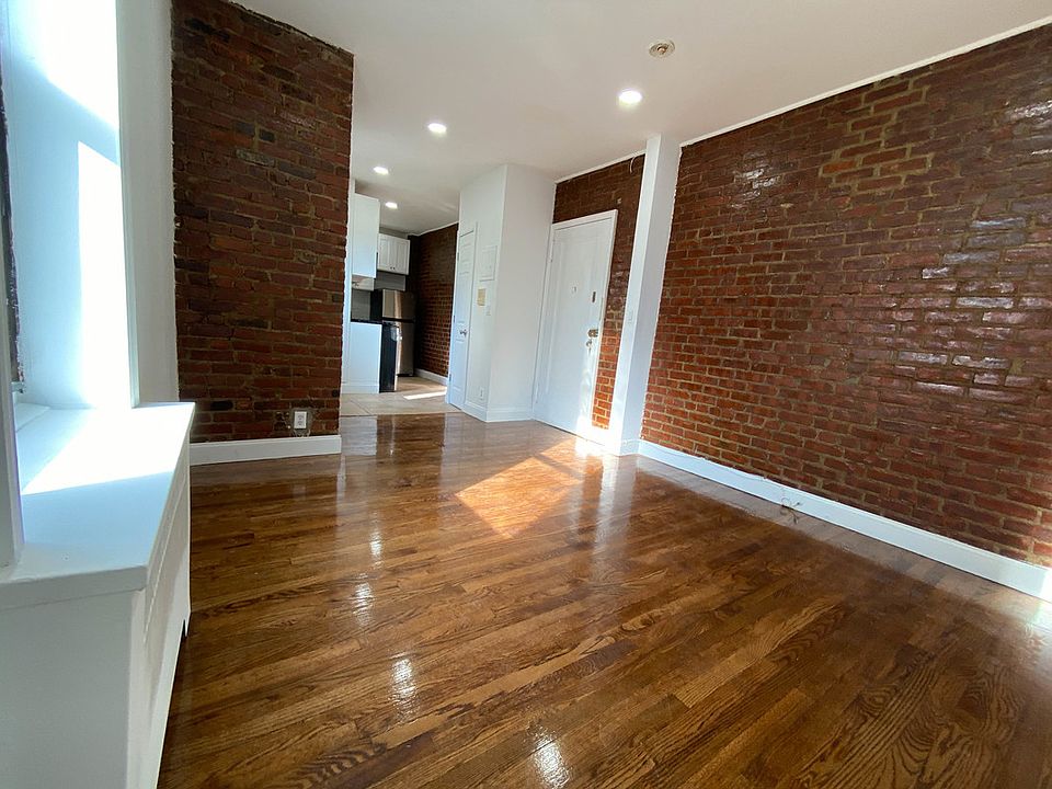 1st image of 3111 Crescent St #4D
