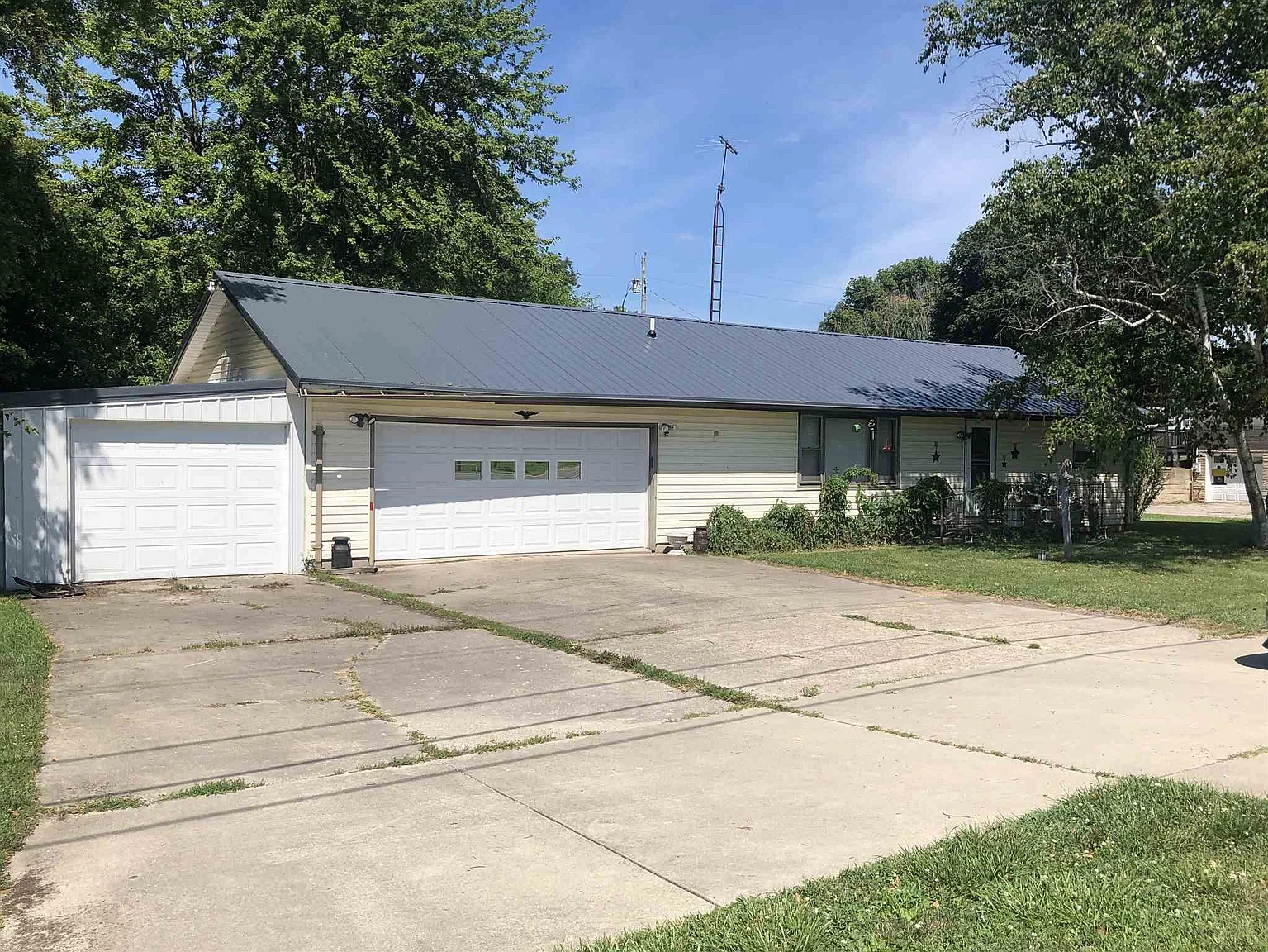 3217 S State Road 103 photo 1