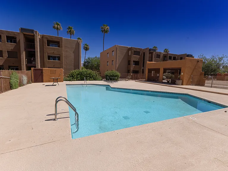 1810 E Blacklidge Dr #101 — Photo 27