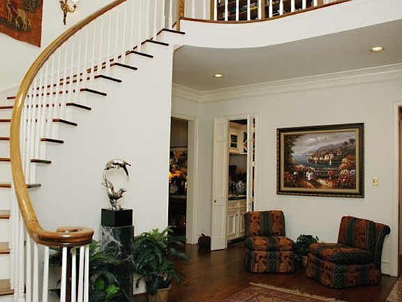 4th image of 3852 Bryn Mawr Dr