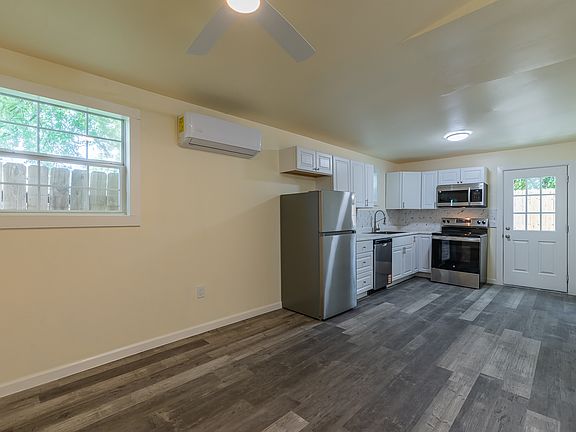 3rd image of 3455 W Woodlawn Ave #3