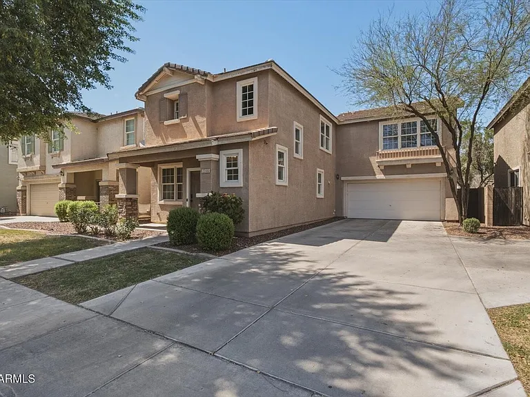 2246 E Fraktur Rd — Photo 2