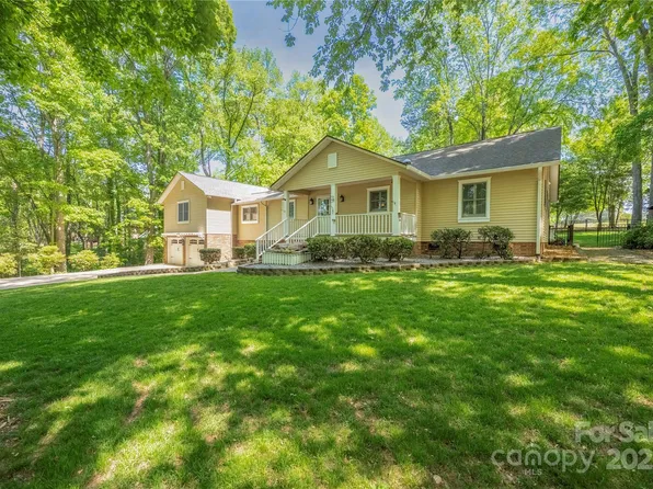 7888 Golf Course Dr N, Denver, NC 28037