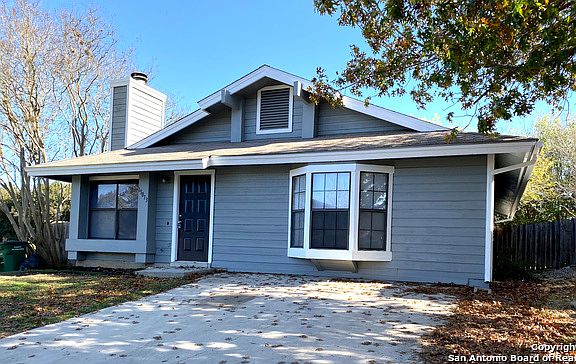 3rd image of 15013 Winter View Dr