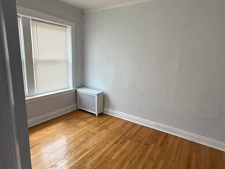 SPACIOUS 2 BEDROOM APARTMENTS AVAILABLE — Photo 93
