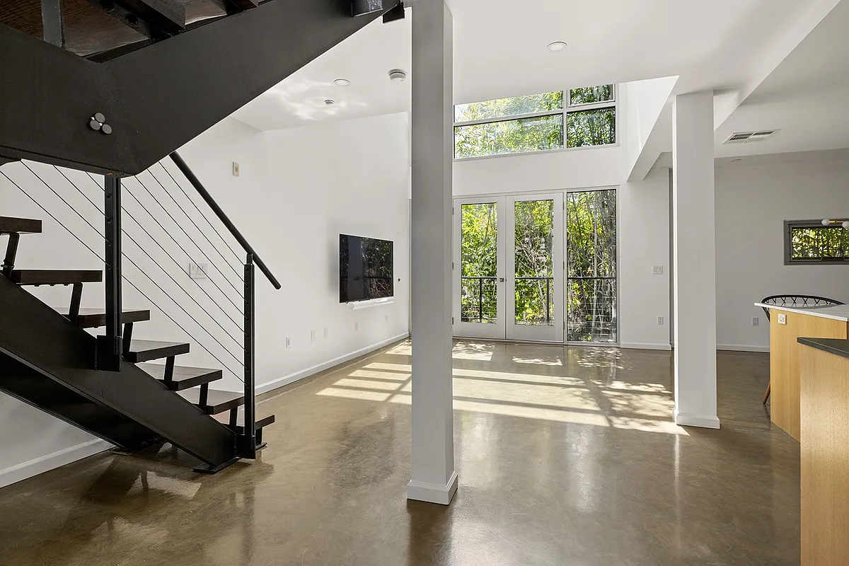 Building Photo - 4111 W Sunset Blvd #221