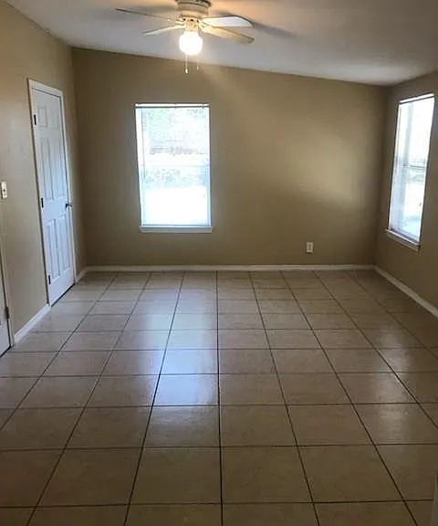 1604 Wilson St — Photo 6