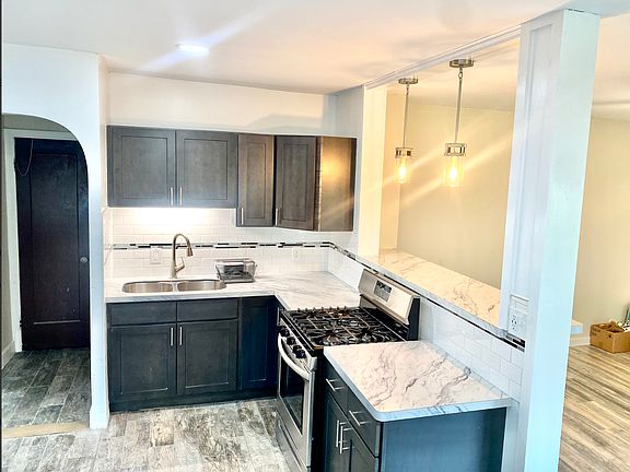 2nd image of 60 Bridgeman St #2