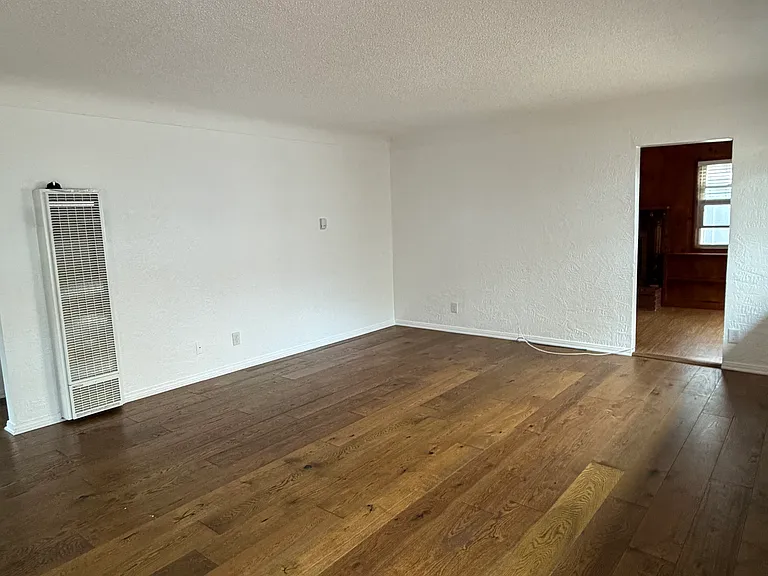 1906 Marshallfield Ln — Photo 16