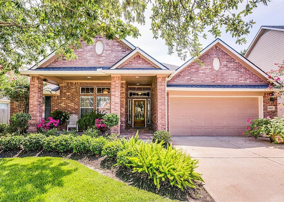 1st image of 15915 Cypress Hall Dr