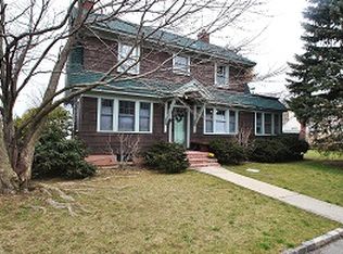 30 Bagley Ave, Albertson, NY 11507