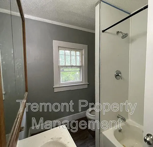 2702 Woodside St — Photo 5