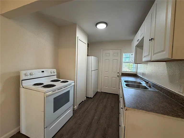 113 Blevins St — Photo 5