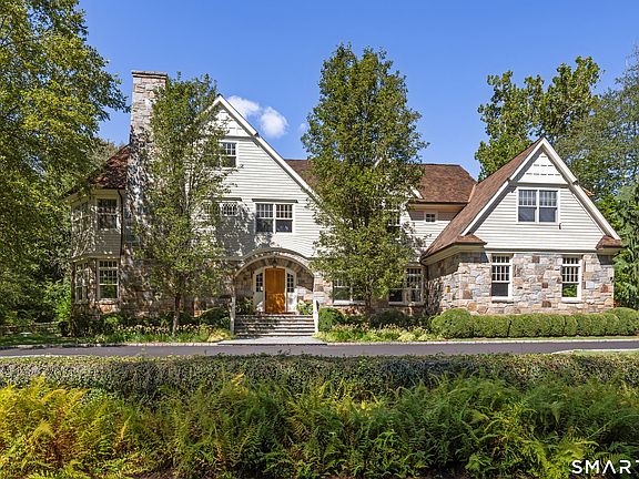 2nd image of 7 Buttonwood Lane