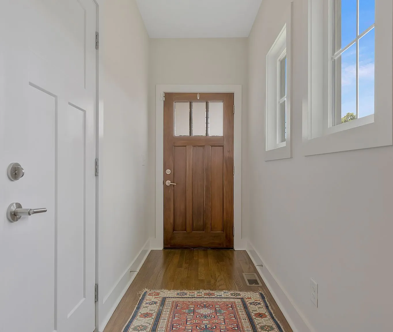 4 bed, 2233 sqft, $4,495 — Photo 4