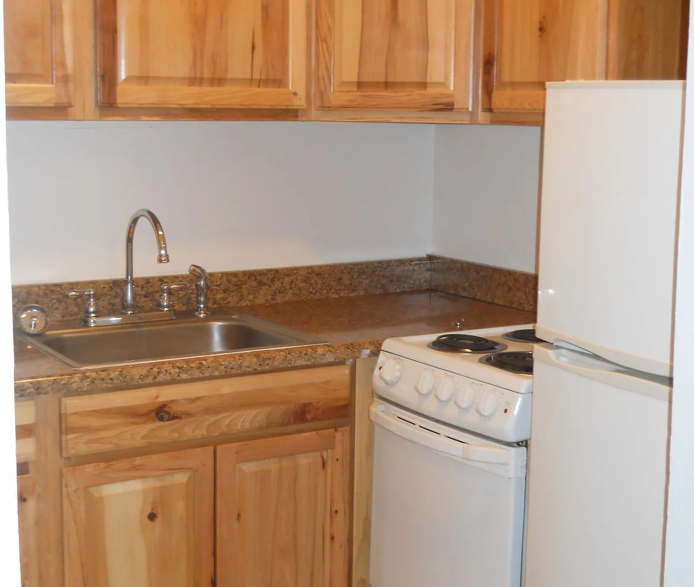 Studio, $745 — Photo 2