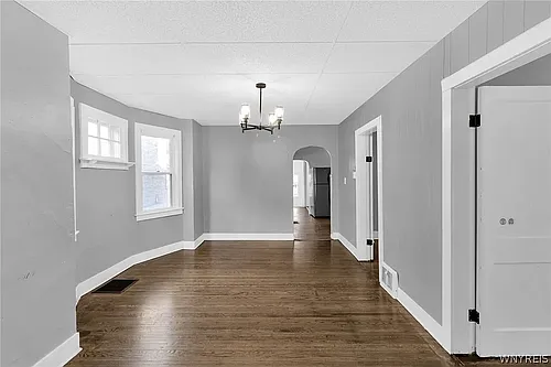 27 Como Ave Photo 1