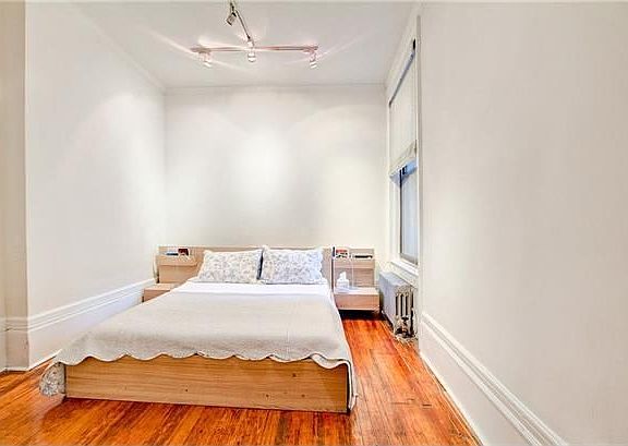 2nd image of 320 W 83rd St APT 4H