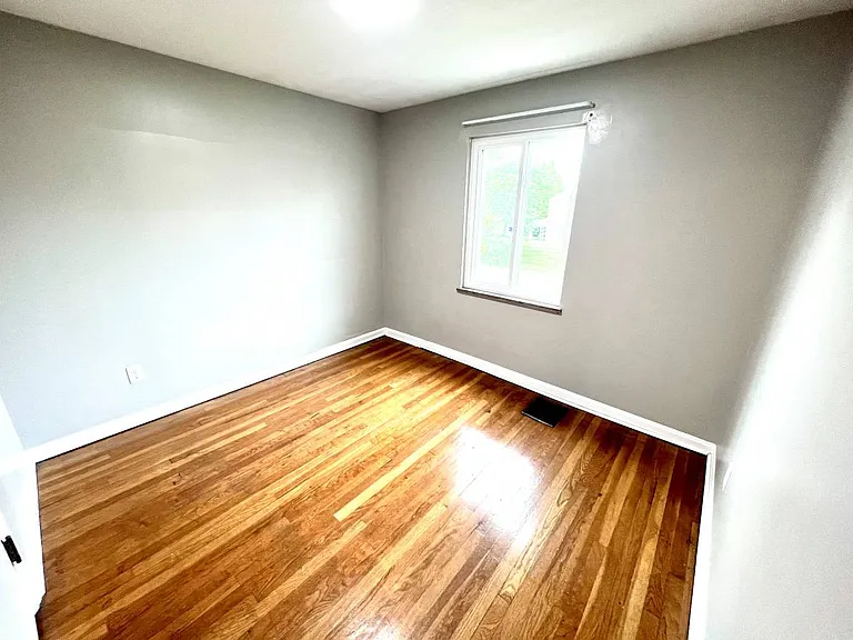 1527 Waltham Rd — Photo 13