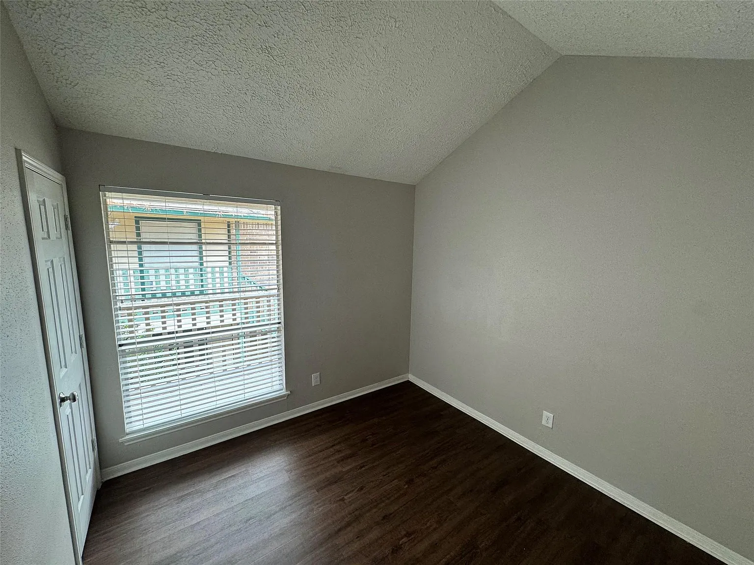 2 bed, 2.0 bath, 1100 sqft, $1,200 — Photo 3