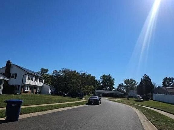 5th image of 33 Trescott Ln