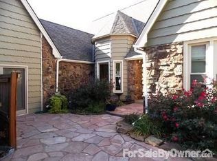 907 N Brook Forest Rd, Derby, KS 67037